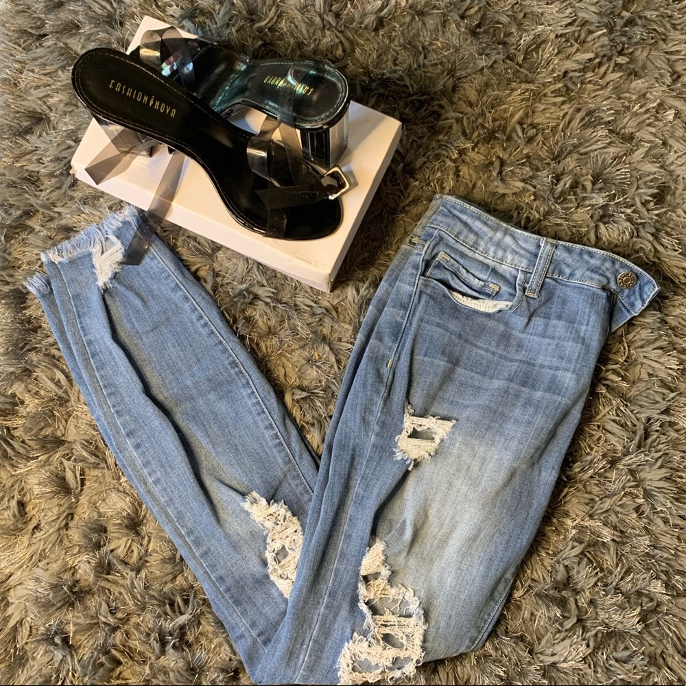 NEW SQUARE Distressed Jeans